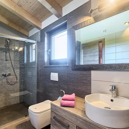 Amber Villa Rojnici