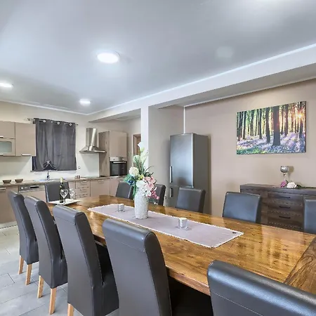 Amber Villa